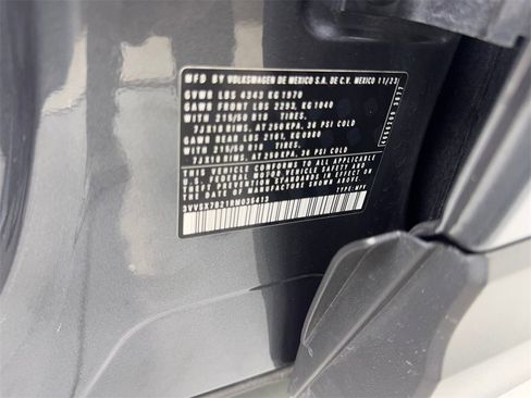 Used 2024 Volkswagen Taos SE image 90