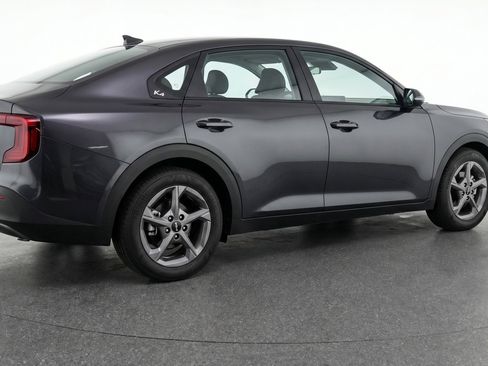 Used 2025 Kia K4 LXS image 9