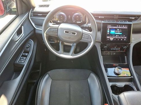 Used 2024 Jeep Grand Cherokee Altitude image 14