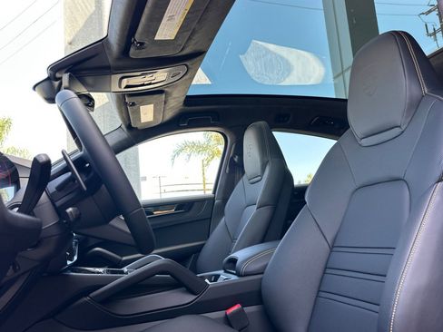 New 2026 Porsche Cayenne GTS AWD/4WD image 5
