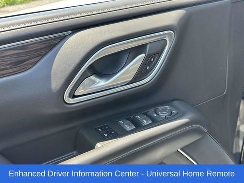 Used 2022 Chevrolet Suburban LT AWD/4WD image 15