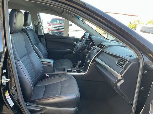 Used 2016 Toyota Camry SE image 11