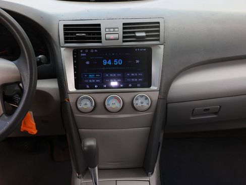 Used 2010 Toyota Camry LE FWD image 34