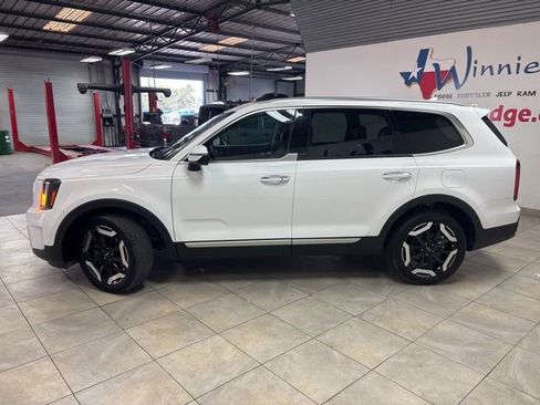 Used 2024 Kia Telluride S FWD image 9