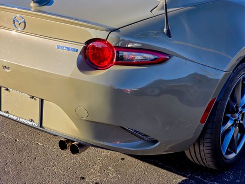 Used 2023 MAZDA MX-5 Miata Grand Touring w/ Weather Package image 19