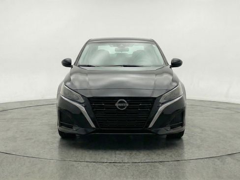 Used 2025 Nissan Altima 2.5 SV image 2