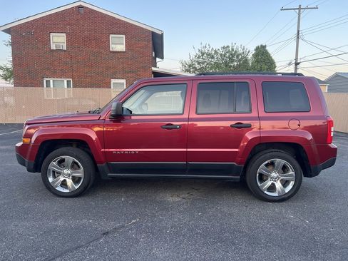 Used 2012 Jeep Patriot Sport w/ Tire & Wheel Group FWD image 2