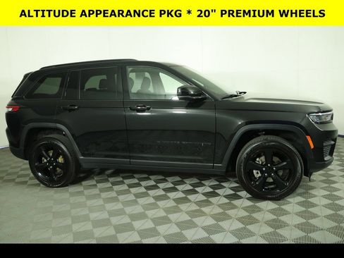 Used 2022 Jeep Grand Cherokee Altitude image 7