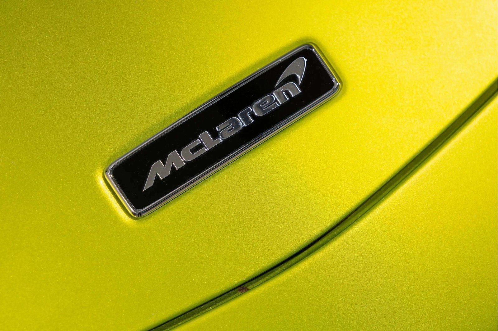 Used 2023 McLaren Artura RWD image 15
