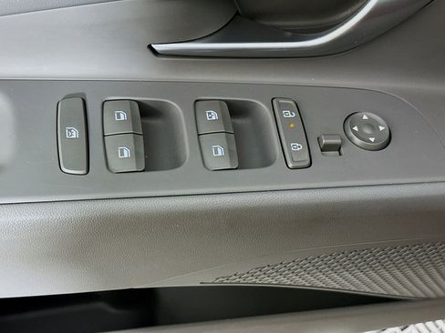 Used 2025 Hyundai Elantra SEL FWD image 15