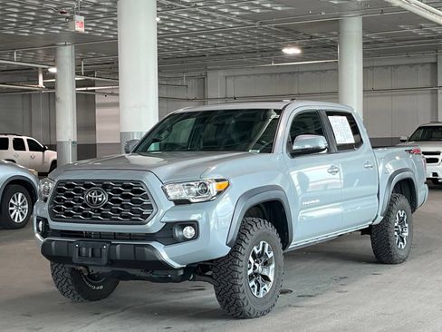 Used 2020 Toyota Tacoma TRD Off-Road w/ TRD Premium Off Road Package AWD/4WD image 4