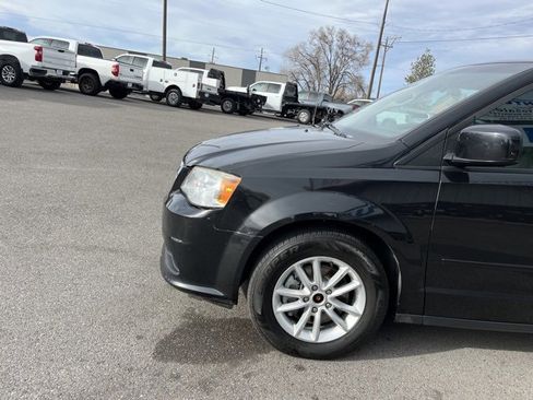 Used 2016 Dodge Grand Caravan SXT w/ Rear Park Assist Package image 5