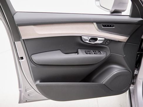 New 2026 Volvo XC90 B6 Core image 9