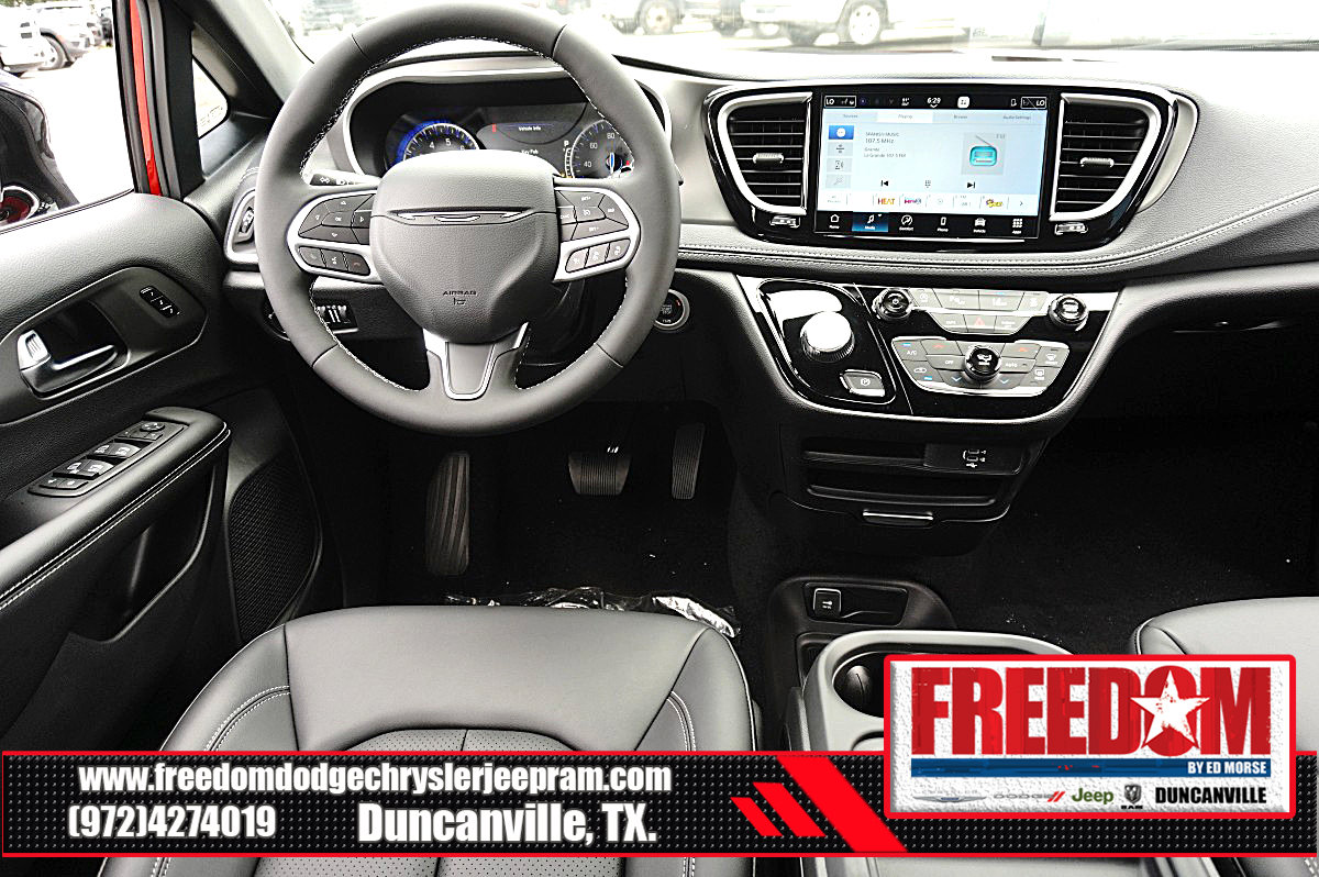 New 2027 Chrysler Pacifica Select FWD image 18