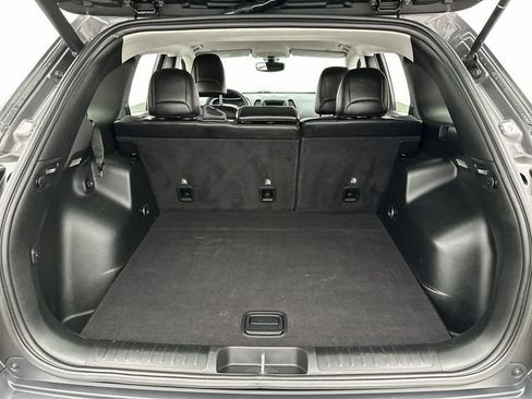 Used 2019 Jeep Cherokee Latitude Plus w/ Comfort/Convenience Group AWD/4WD image 25