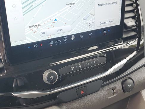 Used 2024 Ford Transit 350 XLT image 21