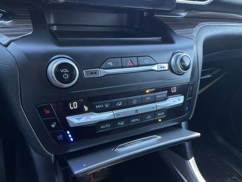 Used 2020 Ford Explorer Limited image 18