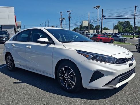Used 2022 Kia Forte LXS w/ LXS Technology Package FWD image 3