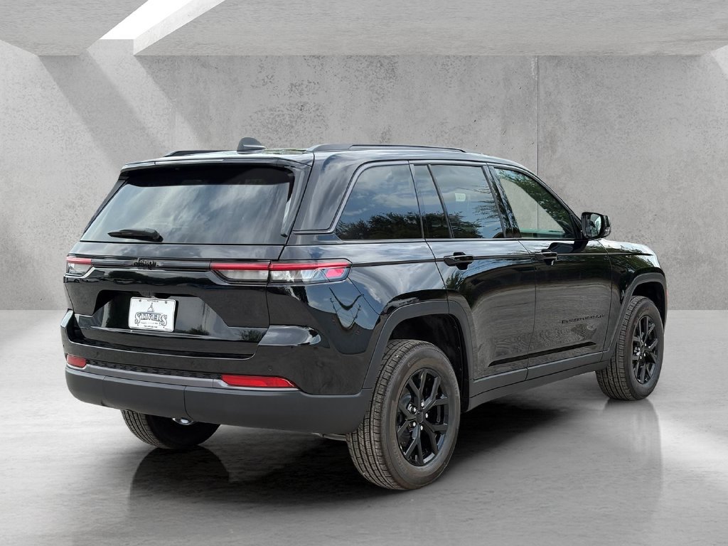 New 2026 Jeep Grand Cherokee Altitude RWD image 5
