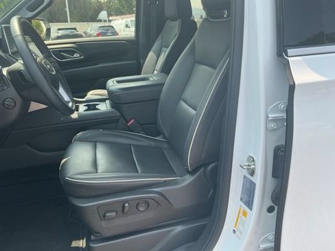 Used 2024 GMC Yukon SLT w/ SLT Luxury Package AWD/4WD image 11