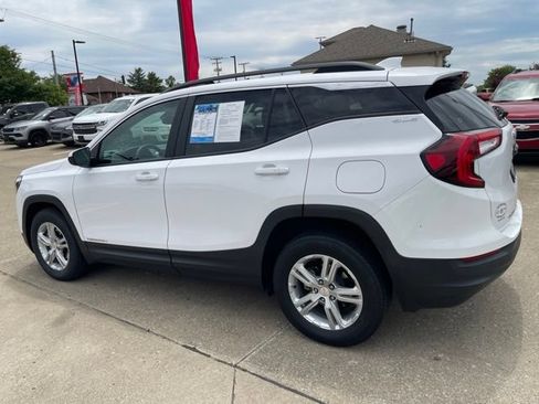 Certified 2022 GMC Terrain SLE w/ Driver Convenience Package AWD/4WD image 4