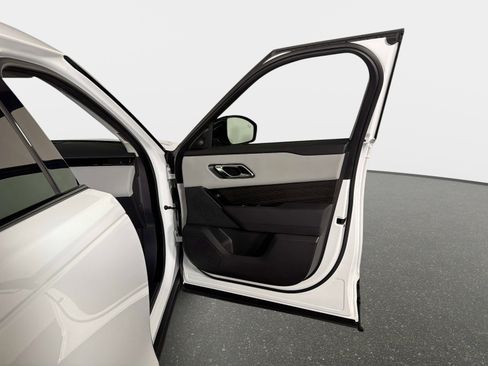 Used 2025 Land Rover Range Rover Velar Dynamic SE image 20