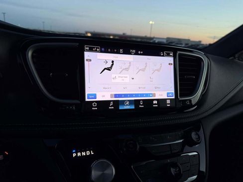 New 2026 Chrysler Pacifica Select image 37