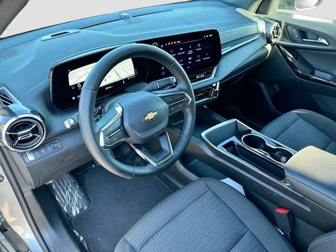 Used 2025 Chevrolet Equinox LT AWD/4WD image 9