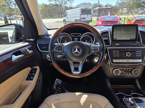 Used 2017 Mercedes-Benz GLS 550 4MATIC image 20