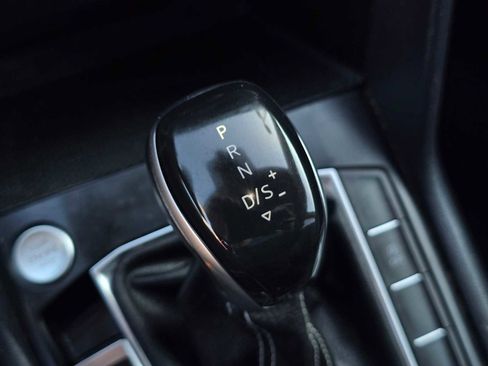 Used 2022 Volkswagen Taos SE w/ Panoramic Sunroof Package image 34