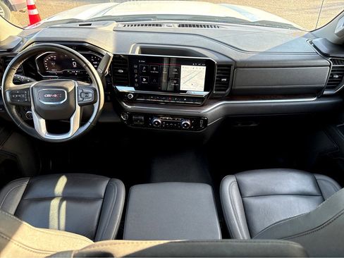 Used 2025 GMC Sierra 1500 SLT image 4