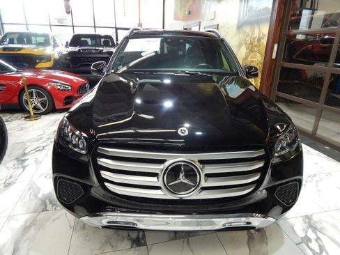 Used 2024 Mercedes-Benz GLS 450 4MATIC image 3