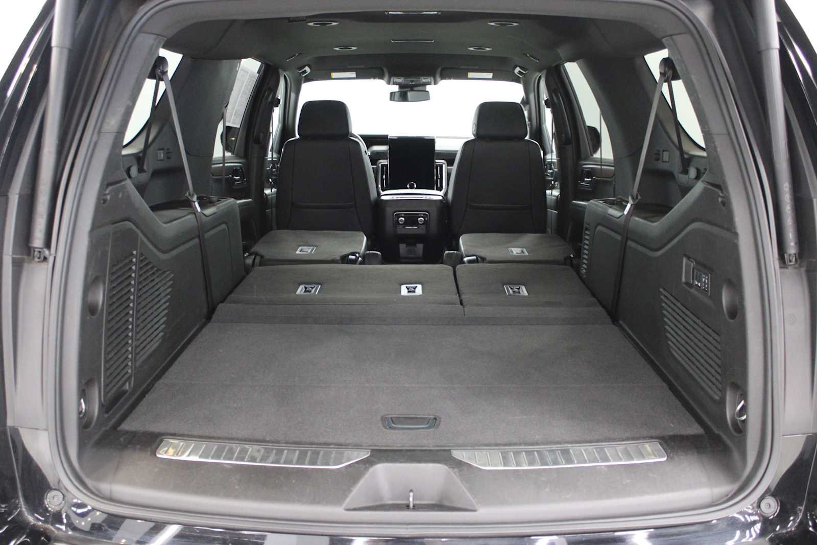 Used 2025 GMC Yukon XL Denali AWD/4WD image 15