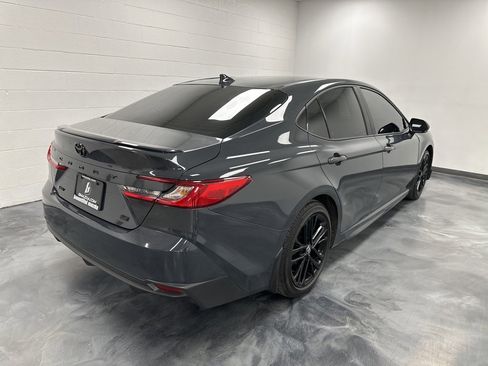 Used 2025 Toyota Camry SE image 6