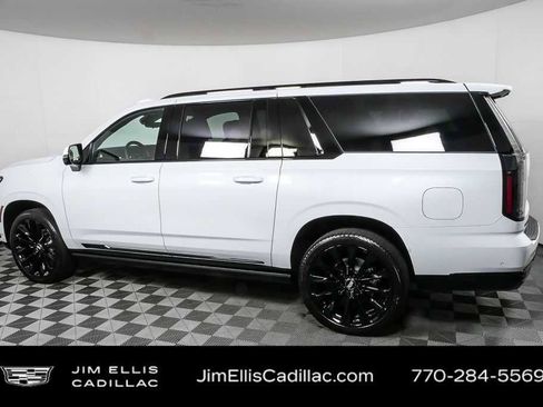 Used 2026 Cadillac Escalade ESV Platinum Sport w/ LPO, ONYX Package AWD/4WD image 2
