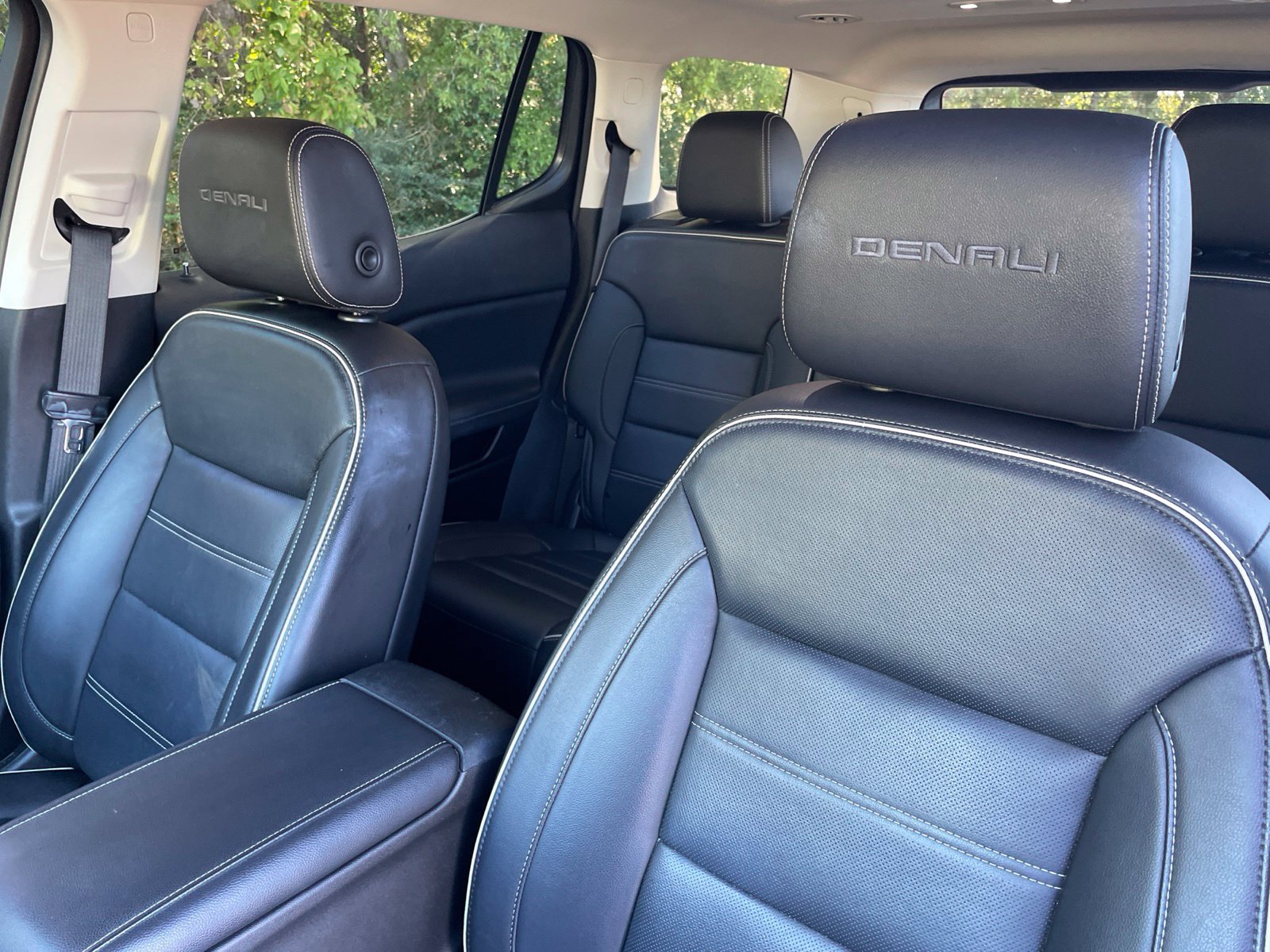 Used 2021 GMC Acadia Denali w/ Denali Technology Package FWD image 39