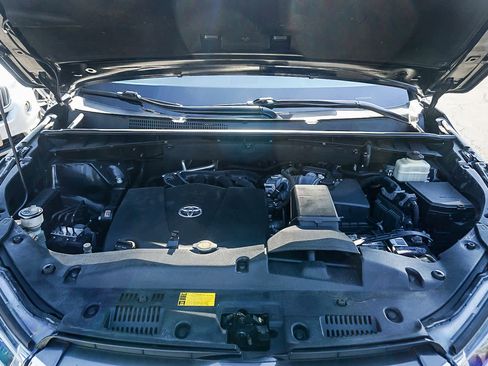 Used 2017 Toyota Highlander Limited image 29