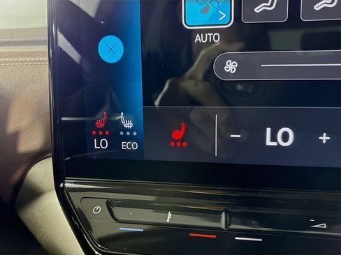Certified 2023 Volkswagen ID.4 Pro AWD/4WD image 23
