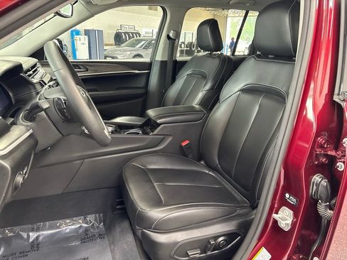 Used 2023 Jeep Grand Cherokee Limited w/ Trailer Tow Prep Group (B) AWD/4WD image 9