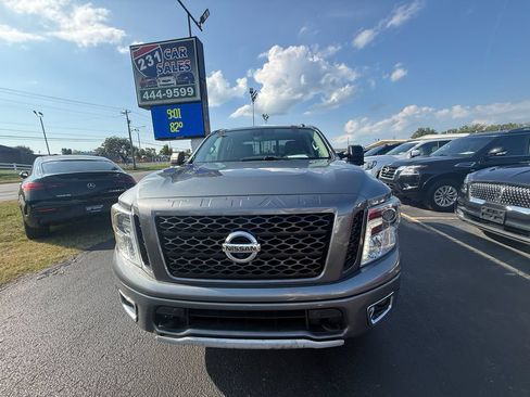 Used 2019 Nissan Titan PRO-4X w/ Pro-4x Convenience Package AWD/4WD image 10