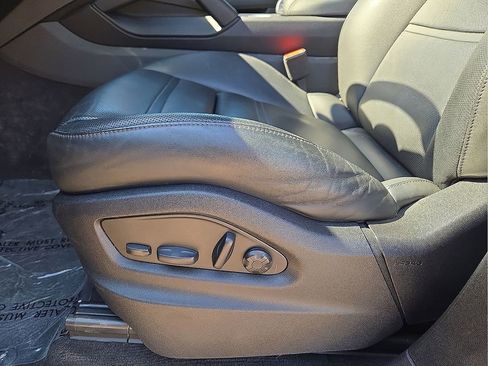 Used 2022 Porsche Cayenne E-Hybrid Coupe image 25