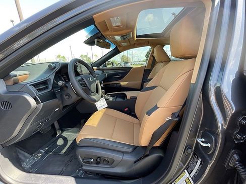 Used 2025 Lexus ES 350 w/ Premium Package image 21