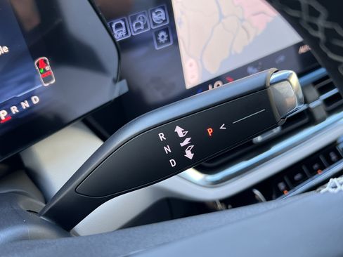 New 2026 Chevrolet Equinox EV LT image 31