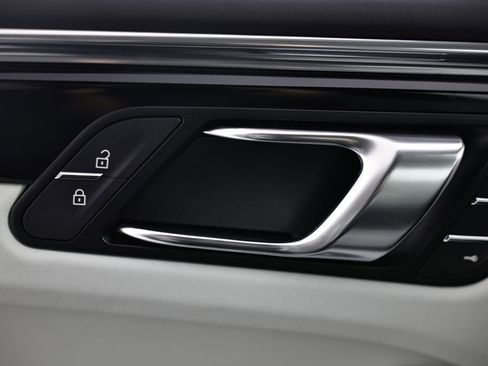 New 2026 Porsche Macan image 19