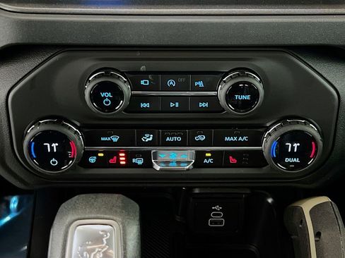 New 2026 Ford Bronco Badlands image 9