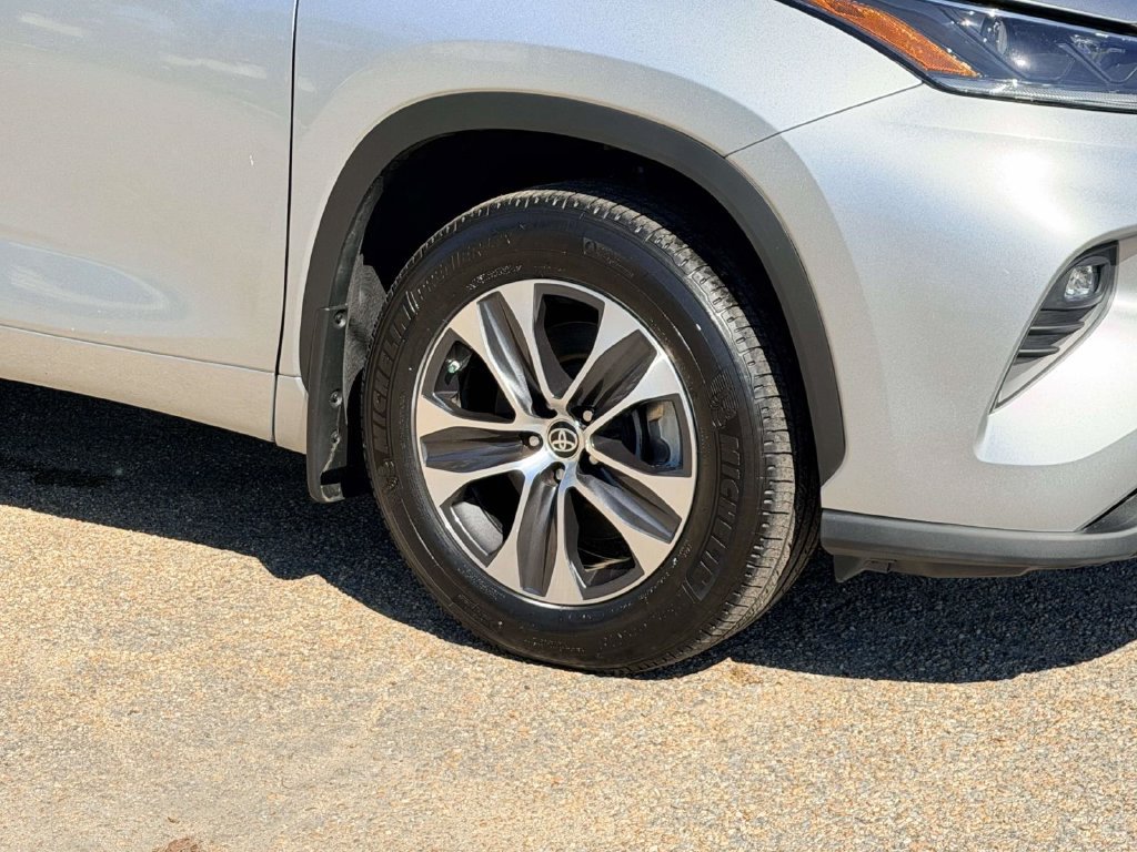 Certified 2021 Toyota Highlander XLE AWD/4WD image 26