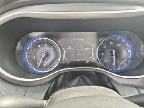 Used 2024 Chrysler Pacifica Touring-L FWD image 15