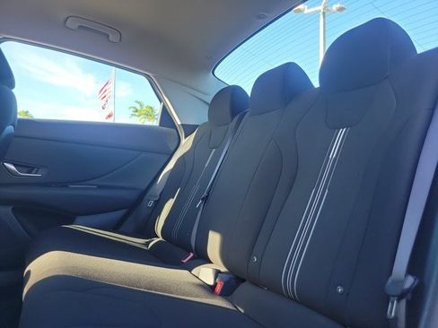 Used 2022 Hyundai Elantra SEL w/ Convenience Package FWD image 16