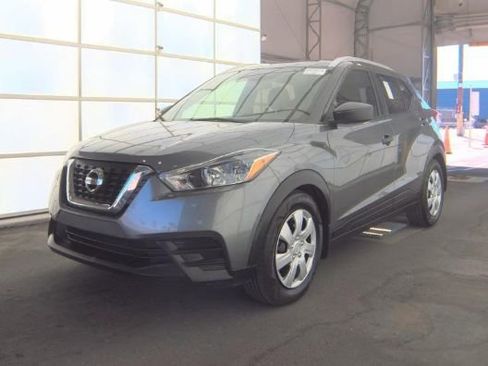 Used 2018 Nissan Kicks S image 1
