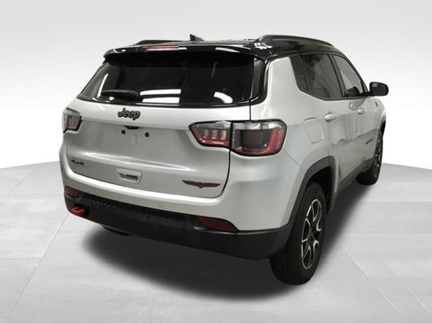 Used 2025 Jeep Compass Trailhawk AWD/4WD image 14